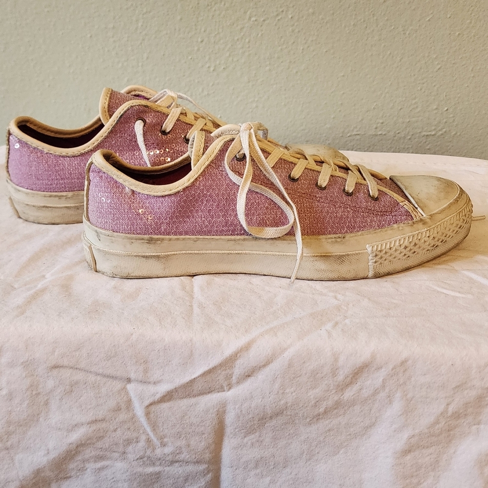 Converse Woman size 7, sparkly pink, low top